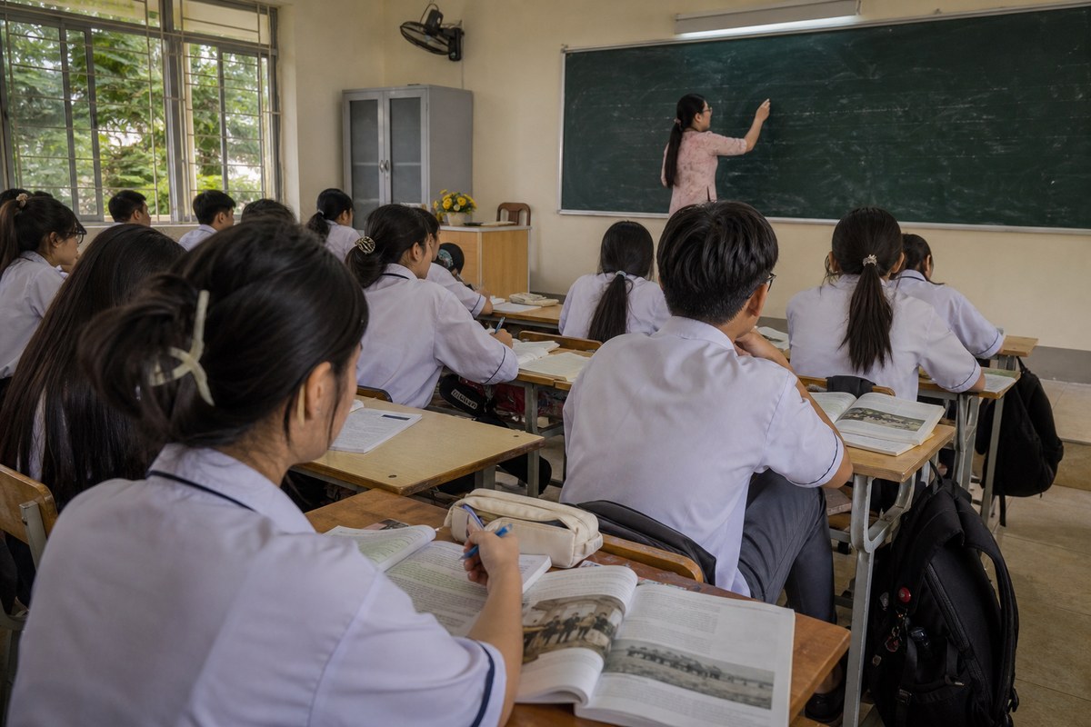 베트남 고교 역사, 10∼12학년 필수과목 그대로예요
