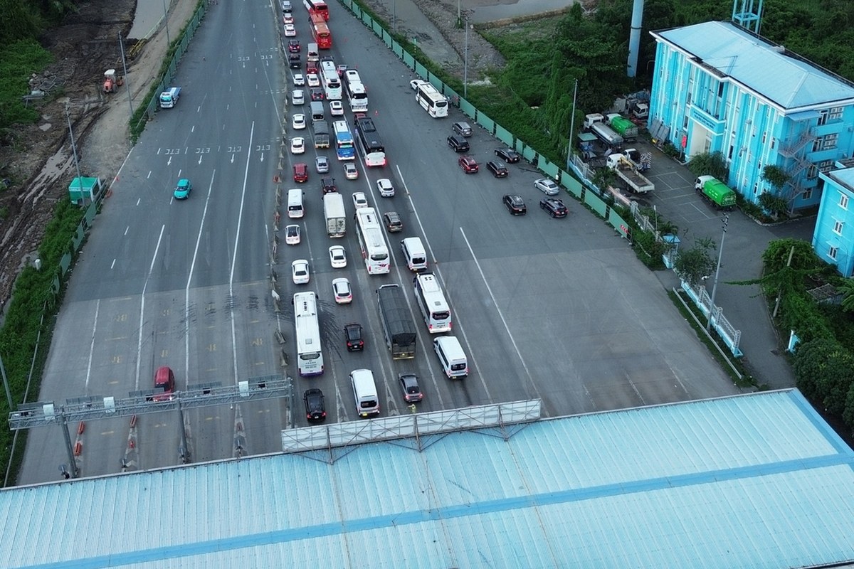 호치민 안푸 방면 20km 정체, 주말 이동 늦춰요