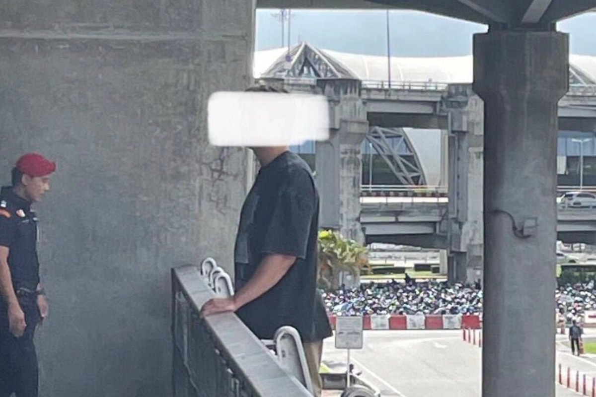 수완나품공항 2층 난간 소동, 7·8번 출입구는 주의해요